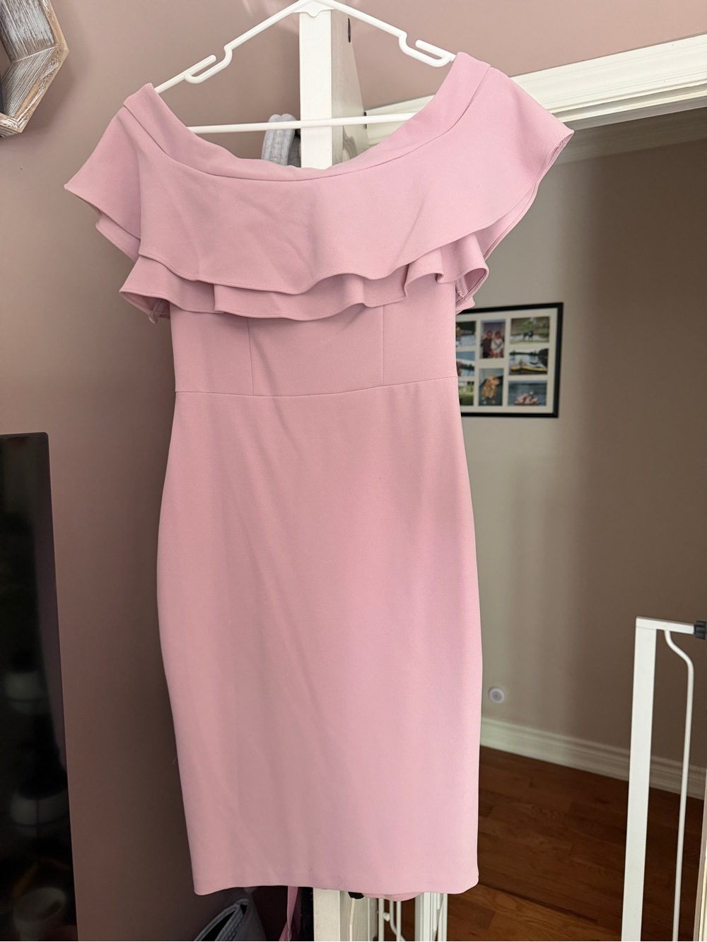 le chateau One-Shoulder Ruffle Sheath Dress in Light Pink